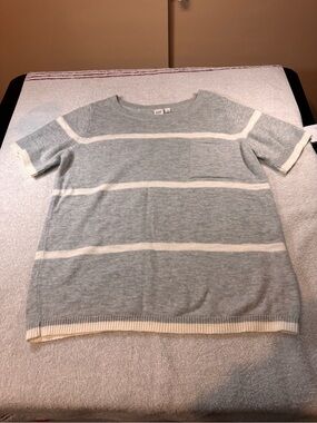 Women’s GAP Light Gray and White Striped Short-Sleeve Knit Sweater Top